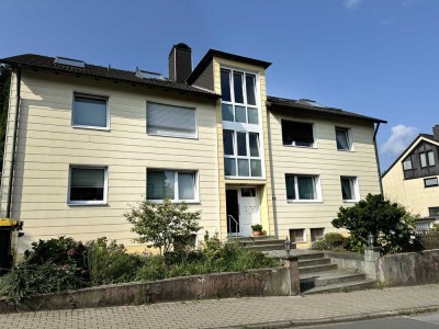Schöne  Lage - Top DG -Wohnung - Balkon s/w