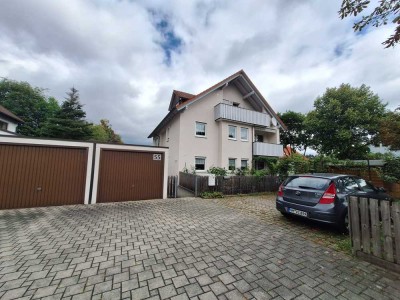 Schöne 3-Zimmer-DG-Wohnung mit EBK im Dreifamilienhaus+Garten+Keller+Stellplatz in Neumarkt/Altenhof