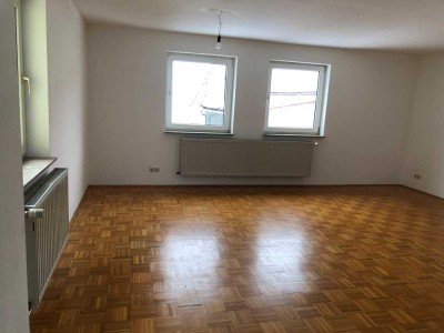 Ansprechende und vollständig renovierte 3-Zimmer-Maisonette-Wohnung in Simmershofen