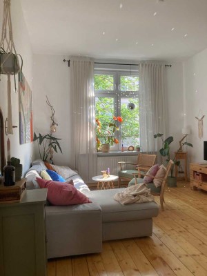 NACHMIETER*IN GESUCHT ab 01.10.25 für unsere zentral gelegene Altbauwohnung mit Balkon