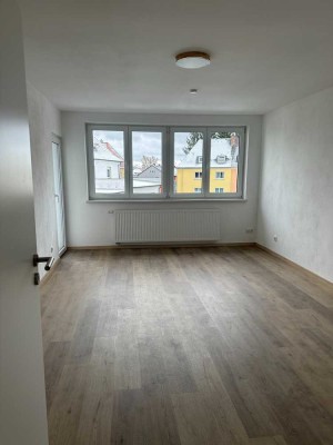 ERSTBEZUG NACH SANIERUNG: Sie möchten eine WG gründen? Zentral gelegene 3-Zimmer-Wohnung