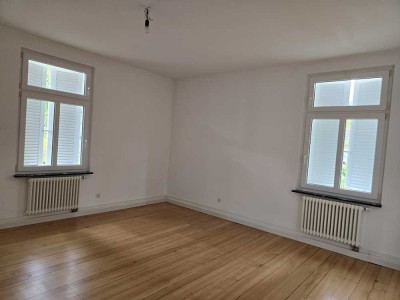 Exklusive, gepflegte 4-Zimmer-Wohnung mit Loggia und EBK in Gernsbach