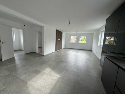 Schöne 4,5-Zimmer-Maisonette-Wohnung mit geh. Innenausstattung, Dachterrasse und EBK in Wiernsheim