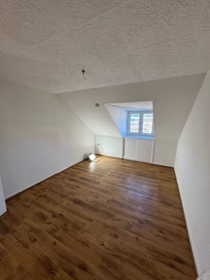 Gemütliche 3-Zimmer-Dachgeschosswohnung – Ideal für Studenten, WG oder Berufstätige