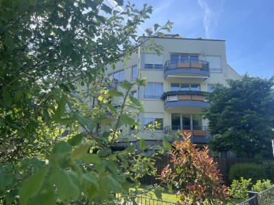 Helle und freundliche Dreizimmerwohnung mit Balkon und Blick ins Grüne in Grafenberg!