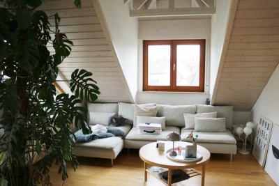 2-Zimmer-DG-Wohnung, 58 m² in 5 Parteien-Mehrfamilienhaus.