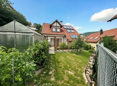 Freistehendes Einfamilienhaus in zentraler und ruhiger Lage mit gepflegtem Garten.