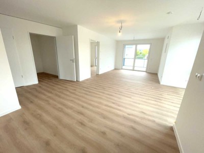 Erstbezug: Moderne 3-Zi.-Wohnung mit Balkon / Hauswirtschaftsraum / Gäste-WC / Tiefgarage