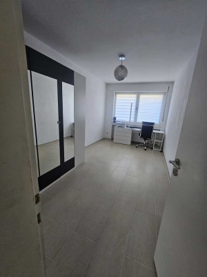 3 Zimmer Wohnung mit Innenhof zur gemeinsamen Nutzung.