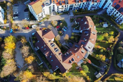 Neu möbliert & Erstbezug - Helle 2,5 Zimmer-Wohnung mit uneinsehbarer Dachterrasse!