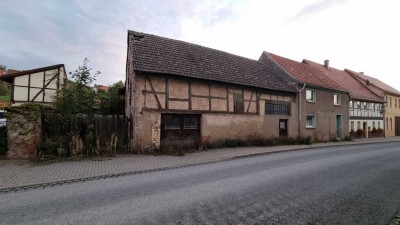 sanierungsbedürftiges Wohnhaus mit Nebengelass; Mindestgebot: 3.100 €; Einzelheiten siehe Exposee!