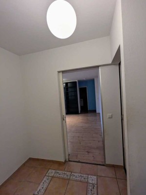 Geschmackvolle, modernisierte 4-Raum-Wohnung mit Balkon und EBK in Reutlingen