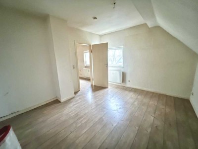 Freie Dachgeschosswohnung mit viel Potential in der Weststraße in Bochum-Wattenscheid