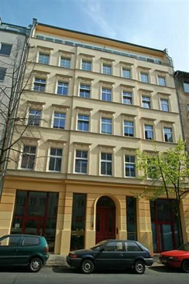 Top sanierter Stuckaltbau, 2-Zimmer + große Wohnküche mit Balkon