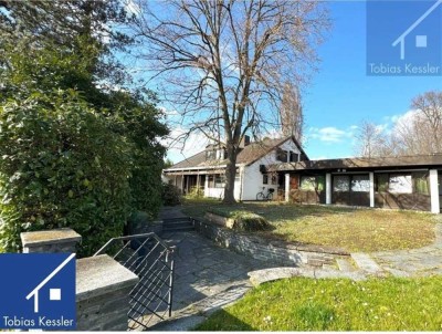 Wieder zu haben ! Oase 5 KM vor Freiburg - ehemaliges Unternehmeranwesen mit Poolhaus + Pferdestall