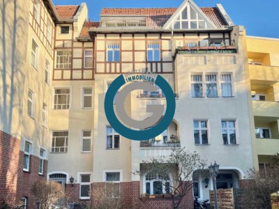 PRAKTISCHES ERDGESCHOSS - STUCK & HOHE DECKEN -  HÜBSCHER GEMEINSCHAFTSGARTEN
