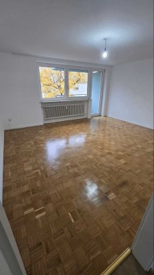 2-Zimmerwohnung in München-Solln – renoviert, mit Einbauküche NEU & mit Aufzug (5-OG)