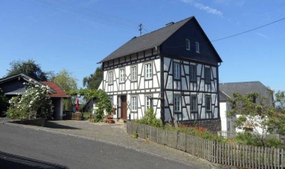 -- Historischer Charme und moderner Wohnkomfort - Fachwerkhaus in Schwarzerden --
