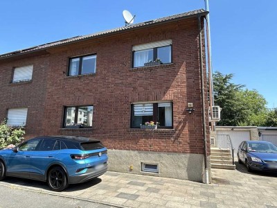 Gemütliches, modernisiertes Einfamilienhaus mit Garage und Garten. Perfekt für Familien.