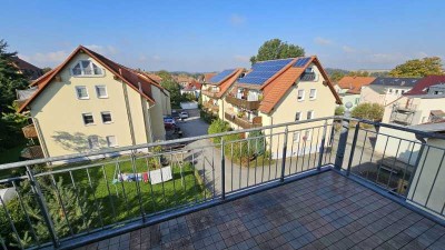 Lichtdurchflutete Dachwohnung mit Weitblick und großzügigem Balkon