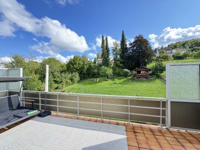 Großartige Etagenwohnung in Stadtvilla mit riesiger Terrasse + Garage (optional)