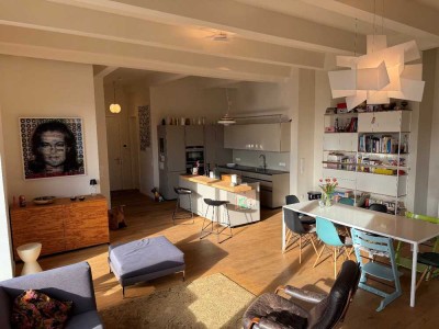Modernes Loft mit urbanem Flair – Balkon, Carport & grüner Rückzugsort