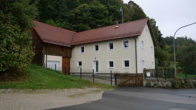 Einfamilienhaus mit Garage und Scheune in Hohenburg