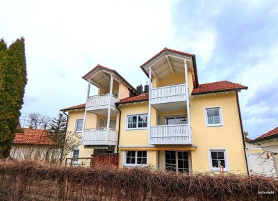 KAINZ-IMMO.DE- charmante und lichtdurchflutete 2-Zimmer-DG-Wohnung mit Balkon und EBK