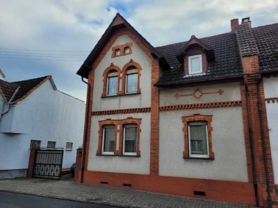 Stilvolles Backsteinhaus (DHH) mit kleinem Garten