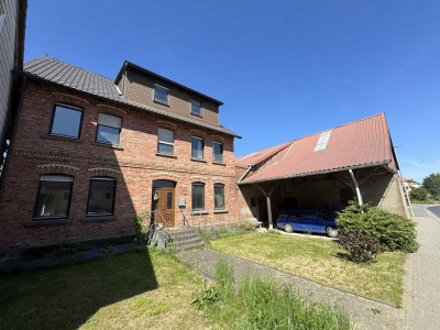 Bauernhaus mit Scheune, großer Garage und Wiese für Handwerker