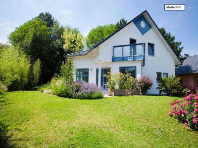 Provisionsfrei Zwangsversteigerung Einfamilienhaus mit Einliegerwohnung in 45699 Herten, Am Graben