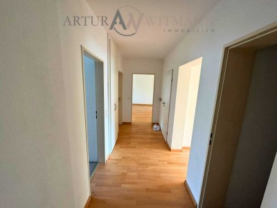 Bezugsfreie 3,5-Zimmer-Wohnung mit Aufzug, Kellerraum & Garagenplatz