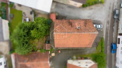 Zentrale Lage mit kl. Garten - ein Projekt für Handwerker