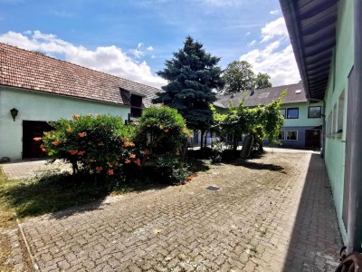 Naturnahes Wohnen: Hof mit mehreren Wohneinheiten und vielfältigen Nutzungsmöglichkeiten (Halle, Lokal, Nebengebäude)