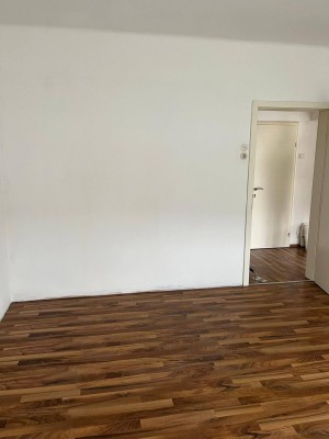 2-Zimmer Altbauwohnung mit Balkon und Parkplatz