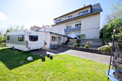 Zwei Wohnungen mit Garage und PKW Stellplatz