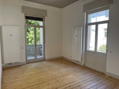 Altbaucharme im Hochparterre – stilvolle 3-Zimmer-Wohnung mit Stuck