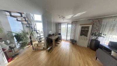 Stilvoll Wohnen über zwei Etagen – 4-Zimmer-Dachgeschosswohnung mit Südwestbalkon & Duplex-Garage