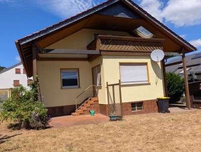ESW - Niederdünzebach: Geräumiges Einfamilienhaus mit 2 Wohneinheiten & neuwertigem Dach!