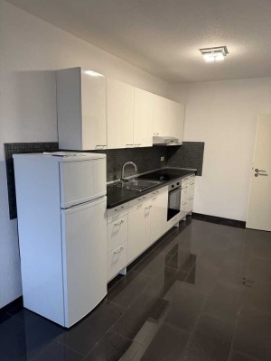 Erstbezug nach Sanierung / helle 4 Zi. WHG, 88qm, 3 OG, EBK , Vollbad, Gäste WC