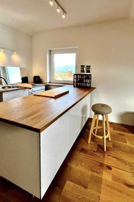 BEHAGLICHE DACHGESCHOSSWOHNUNG – WEINBERGE, FERIENWOHNUNG, Uni EBS, Kapitalanlage-Option, von privat