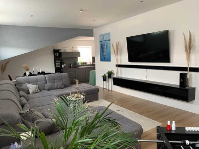 Ansprechende und modernisierte 3-Zimmer-DG-Wohnung mit gehobener Innenausstattung mit EBK in Wabern
