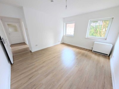 **Einziehen und wohlfühlen! +modernes Tageslichtbad +Laminat +weiße Wände**