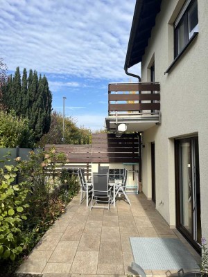 Moderne, helle Erdgeschosswohnung (2-Zimmer) mit Terrasse in Bestlage auf die Hambacher Höhe.