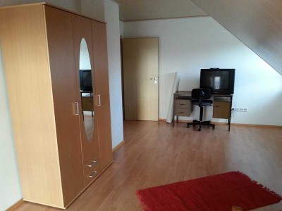Gepflegtes möbliertes Zimmer in 3 Personen-Wohngemeinschaft in Großmehring