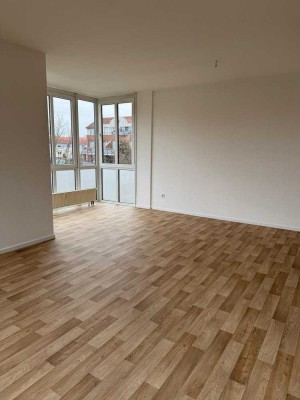 Geräumige frisch sanierte 3 Zimmer Wohnung