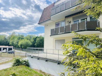 Helle und hochwertige 3-Zi.-WHG mit 2 Balkonen, Garage und Keller zum baldigen Einzug frei!