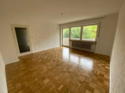 Schöne helle 2 Zimmer Wohnung, Erstbezug nach Sanierung/Renovierung mit großem Balkon