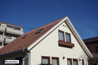 2-geschossiges Wohnhaus mit Balkon und Garage - ohne Provision