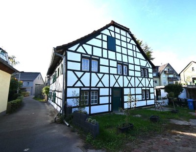 **** Charmantes, denkmalgeschütztes Fachwerkhaus mit zwei Einheiten und Garten...****